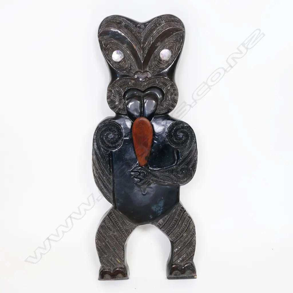 Large folk art Māori carved tiki figure, Image 1++
